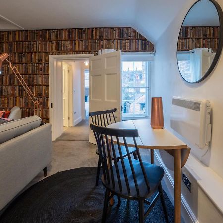 Contemporary Apartment On The Historic Rows Chester Luaran gambar
