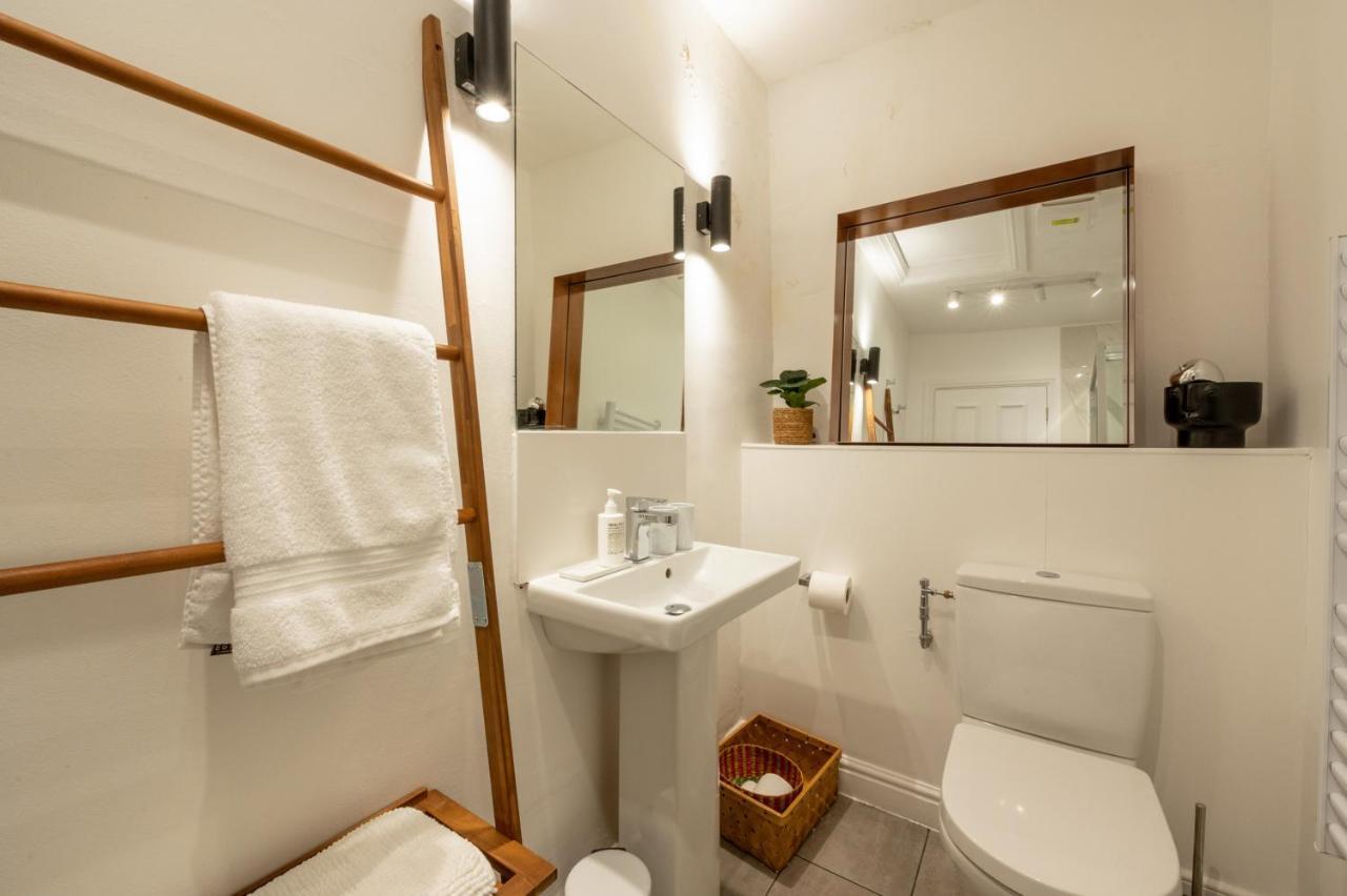 Contemporary Apartment On The Historic Rows Chester Luaran gambar