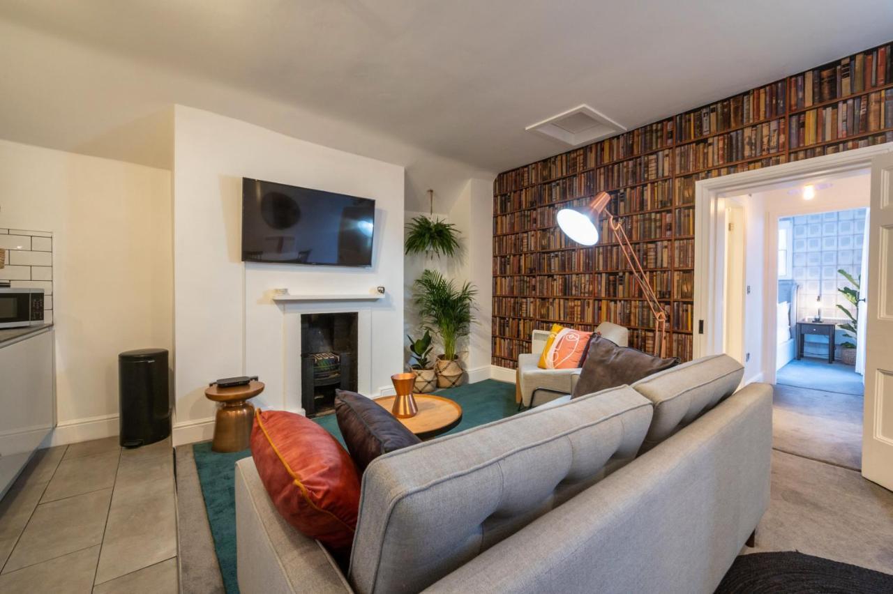 Contemporary Apartment On The Historic Rows Chester Luaran gambar