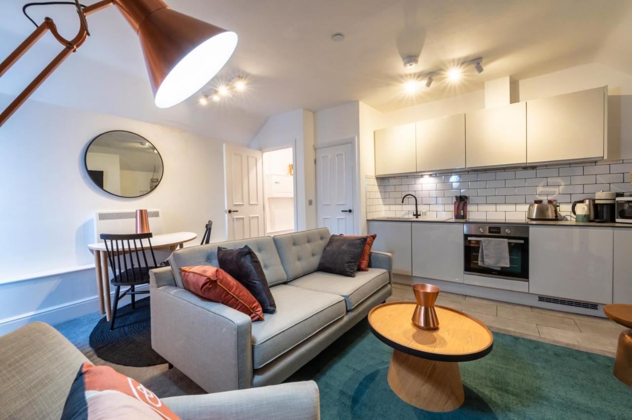 Contemporary Apartment On The Historic Rows Chester Luaran gambar