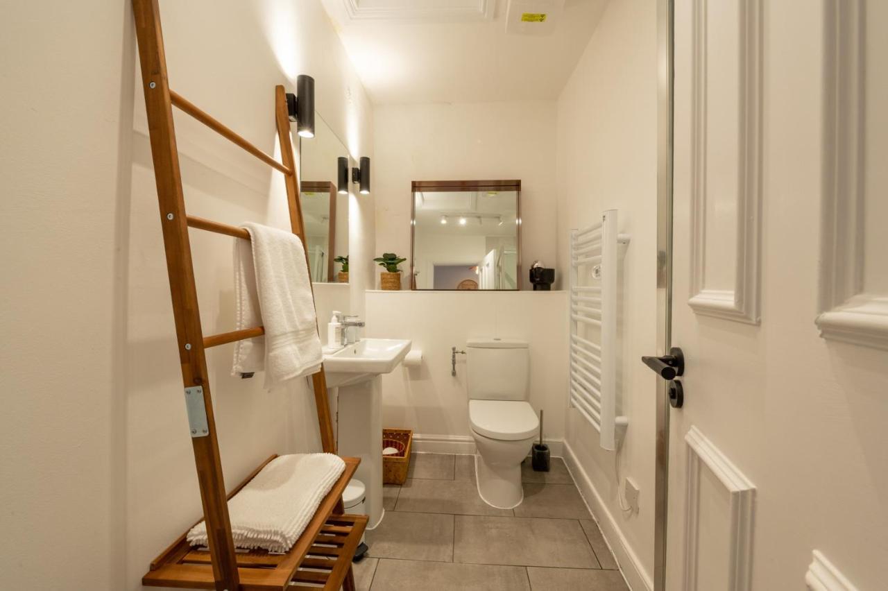 Contemporary Apartment On The Historic Rows Chester Luaran gambar