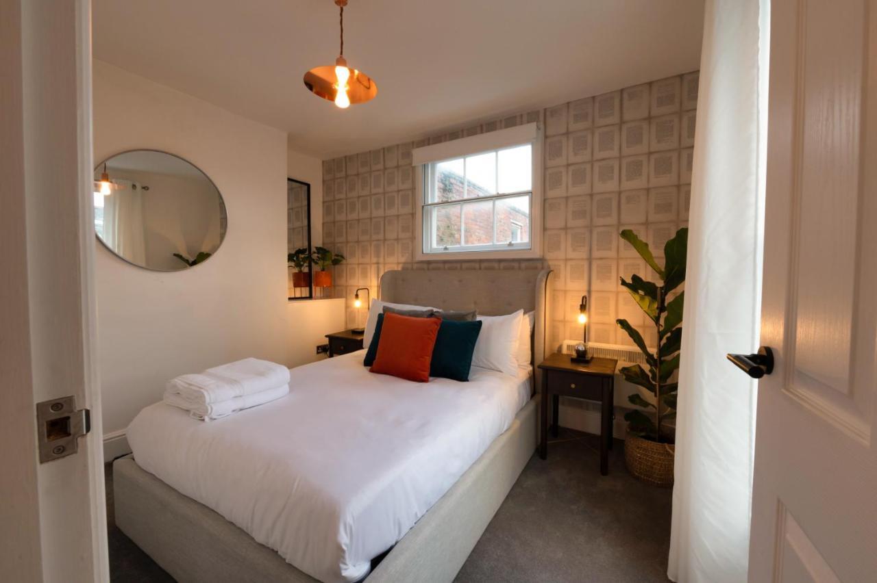 Contemporary Apartment On The Historic Rows Chester Luaran gambar